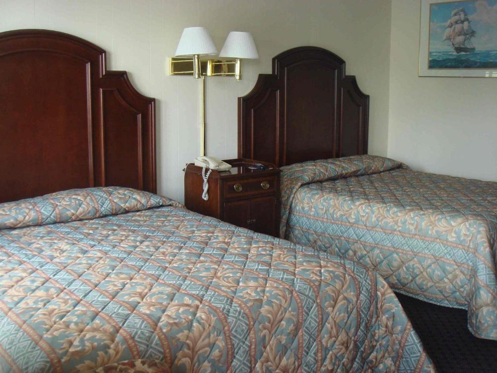 Standard Double Room with Two Double Beds - Non-Smoking interior
